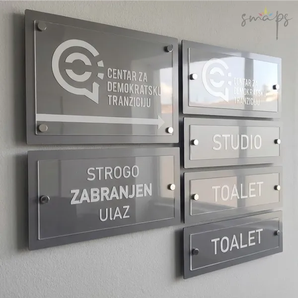 Oznake za kancelarije, prostorije i toalet Centra za Demokratsku tranziciju