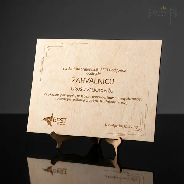 Zahvalnica od šperploče za studentsku organizaciju BEST