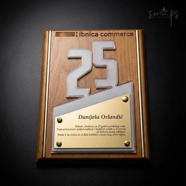 Ekskluzivna drvena plaketa za 25. godišnjicu rada zaposlenog u Ribnica commerce